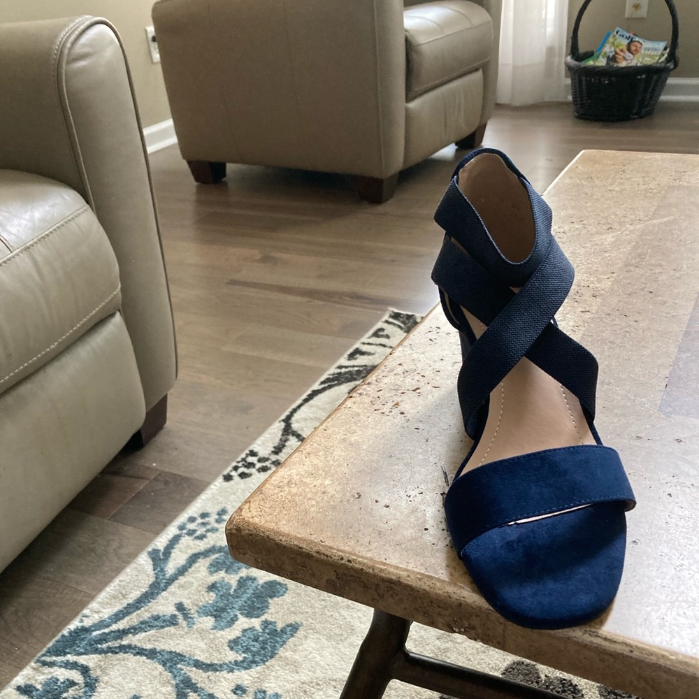 New Navy Suede Dream Pairs brand wedges size 7